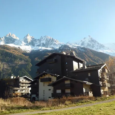 Agreable Avec Balcon Proche Des Pistes A Chamonix, Parking Inclus - Fr-1-517-52 Apartment *